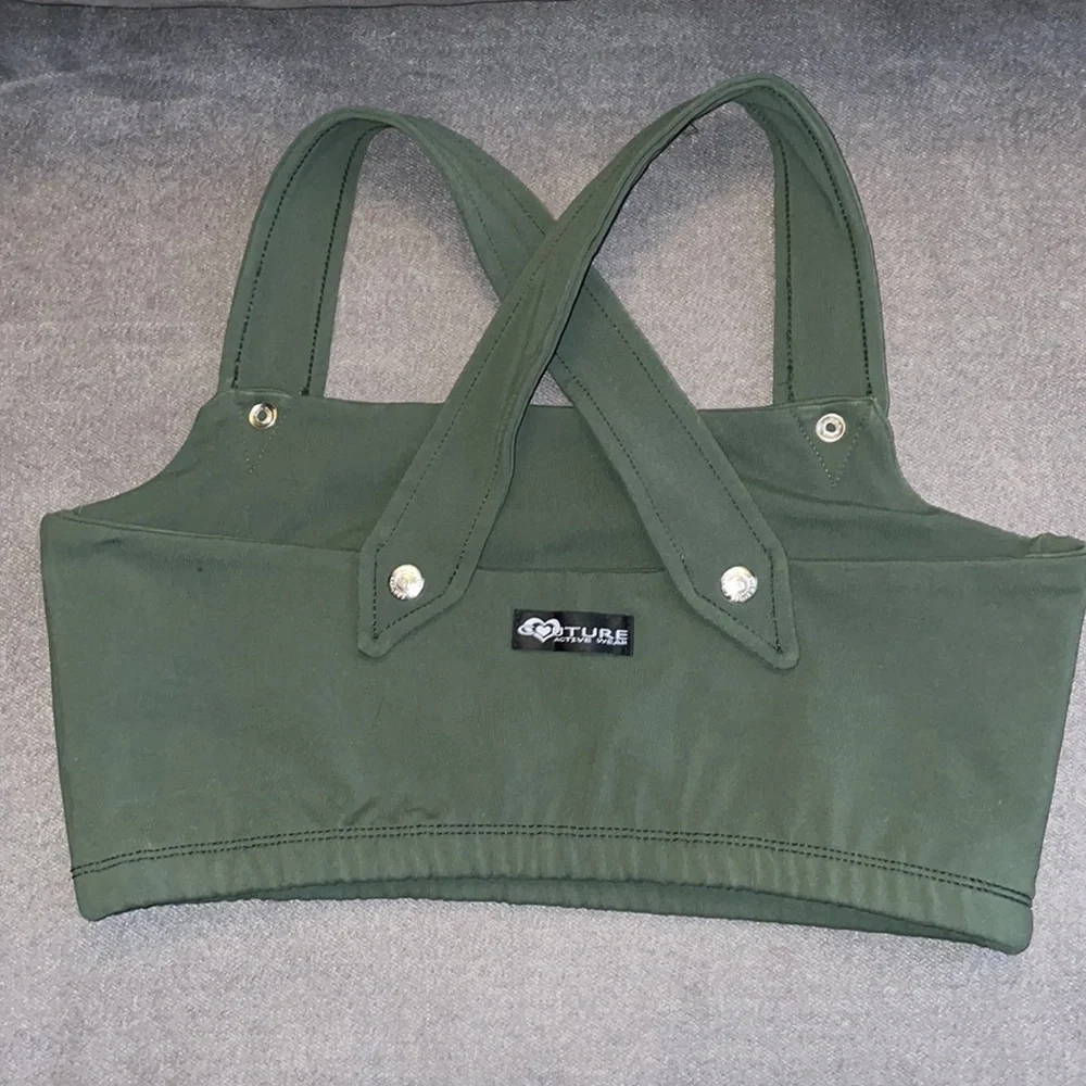 NWOT. Couture Active Wear. Size M/L - Picture 2 of 5